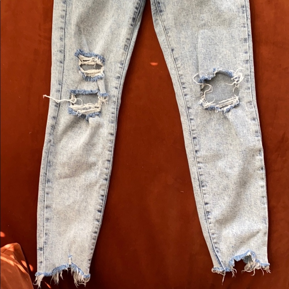 Distressed jeans - Picture 2 of 4